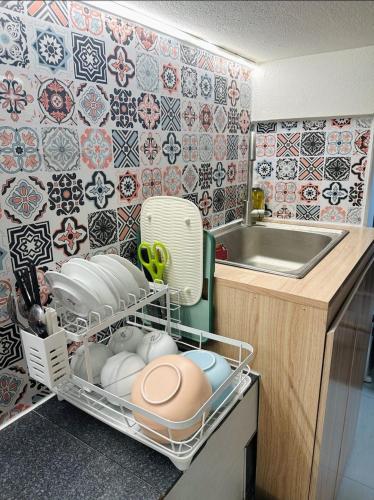 Kuchyň nebo kuchyňský kout v ubytování Hotel Meena Laxmi Inn
