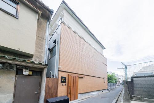 葵 吹き抜け天井 大きなリビング 15台のベッド バスルーム3つ グループに最適の宿