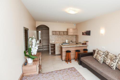 Køkken eller tekøkken på Netoli Jūros