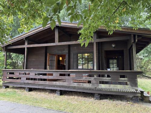 a wooden building with a bench in front of it at Blockhäuser auf Reiterhof in Eschede in Eschede