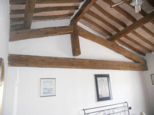 a room with wooden beams on the ceiling at Tenuta Il Tresto in Poggibonsi
