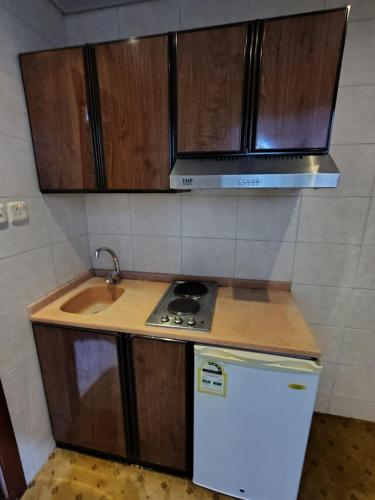 Η κουζίνα ή μικρή κουζίνα στο فندق عملاق المشرق