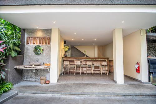 a kitchen and dining area of a house at Merak Village by Prasi in Ubud