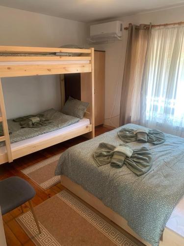 a bedroom with two bunk beds and a window at Villa Popovi in Simitli