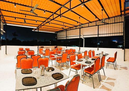 Posezení v ubytování Starlight Hotels T-Nagar