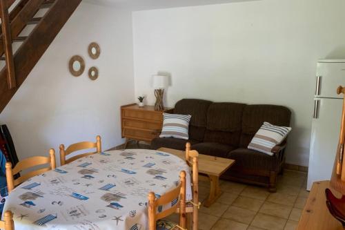 Beautiful house for 5 with swimming pool