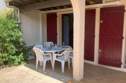 Beautiful house for 5 with swimming pool