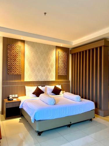 Ένα ή περισσότερα κρεβάτια σε δωμάτιο στο Nevada Ketapang Hotel