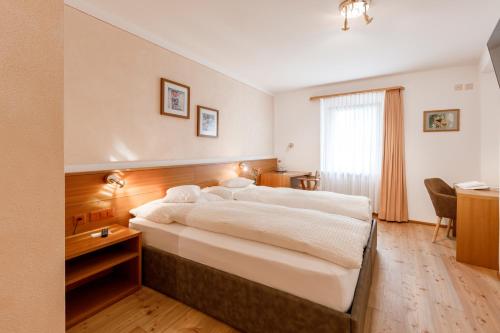Ένα ή περισσότερα κρεβάτια σε δωμάτιο στο Albergo Croce Bianca