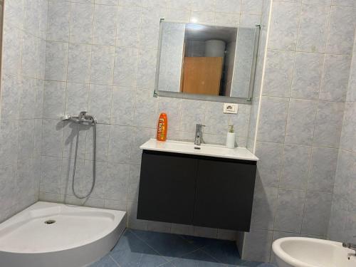 Bilik mandi di E&B Cosy Apartment 5