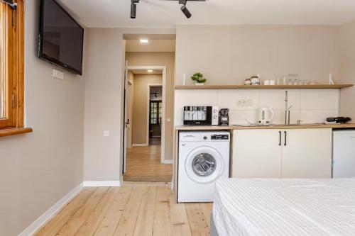 Η κουζίνα ή μικρή κουζίνα στο One-Bedroom Apartment in Old Tbilisi