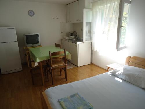 Kuchyňa alebo kuchynka v ubytovaní Omiš apartment on the beach