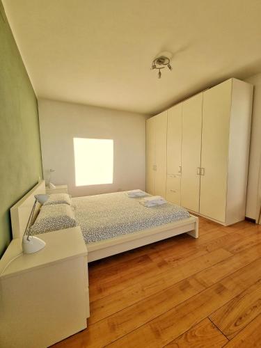 Postel nebo postele na pokoji v ubytování Bilocale con vista panoramica