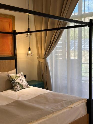 Giường trong phòng chung tại Sona Boutique Resort