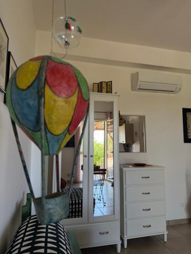 a bedroom with a dresser and a stained glass mirror at Piccolo Podere in Melilli