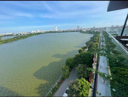 a view of a river with a city in the background at MD Hotel in Mỹ Lộc