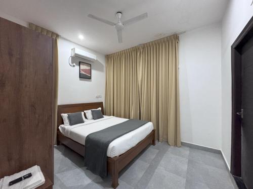 a bedroom with a bed in a room at Serene 3 BHK Villa with Hill Views in Nandi Hills in Bengaluru
