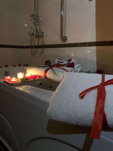 Postel nebo postele na pokoji v ubytování Riyadh Inn Hotel