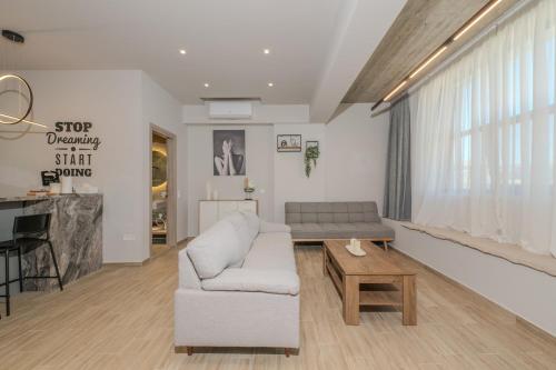 Minimal Style Apartment near Piraeus Port