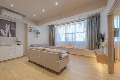 Minimal Style Apartment near Piraeus Port