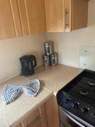 Η κουζίνα ή μικρή κουζίνα στο sea view caravan park