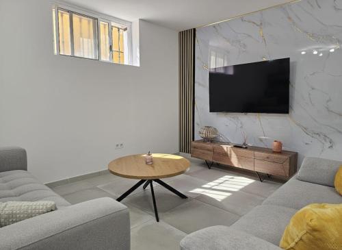 Vencejo & Citrina Houses - Peaceful Nature Stays Just Minutes from the City