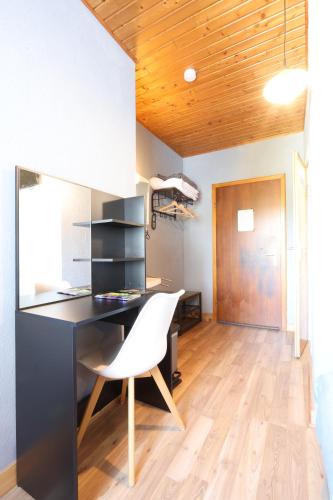 a desk with a white chair in a room at Green Seeblick Hotel am See in Obermaubach