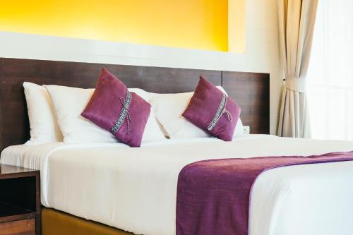Letto o letti in una camera di Hotel Villas Grand Tripti Near IGI Airport