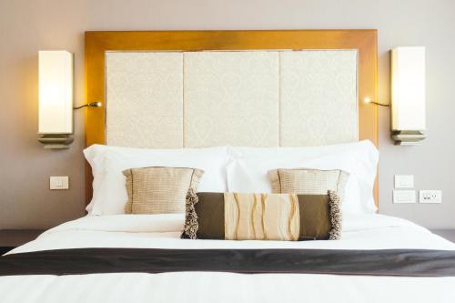 Letto o letti in una camera di Hotel Villas Grand Tripti Near IGI Airport