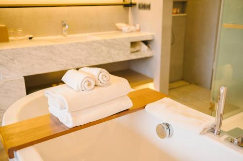 Bagno di Hotel Villas Grand Tripti Near IGI Airport
