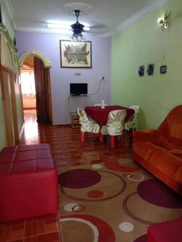 Μια τηλεόραση ή/και κέντρο ψυχαγωγίας στο homestay bajet semeling