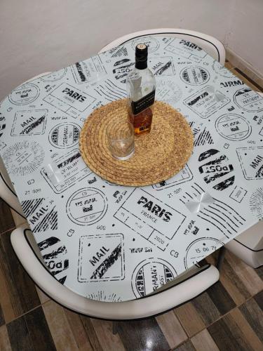 a bottle of alcohol sitting on top of a table at BARDAS del LIMAY DORMI-con HIDROMASAJE - totalmente EQUIPADO in Plottier