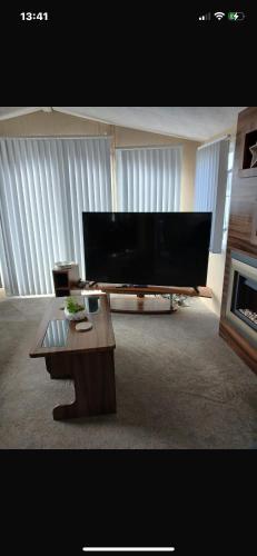 Μια τηλεόραση ή/και κέντρο ψυχαγωγίας στο Luxury Holiday mobile home
