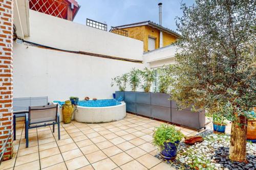 patio trasero con bañera de hidromasaje en St Agne 3 min du métrobus - Patio - bassin, en Toulouse