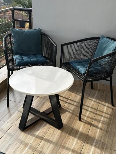 Χώρος καθιστικού στο Cosy Lake View Apartment, Netflix, Internet
