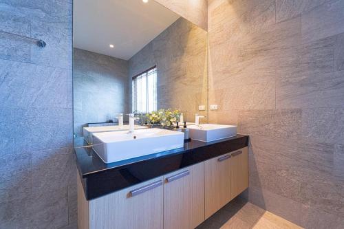 a bathroom with two sinks and a large mirror at Modern 3 Bedroom Villa - AS1 in Hua Hin