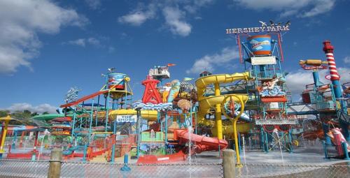 a water park with a colorful water slide at Red Lion Hotel Harrisburg Hershey in Harrisburg