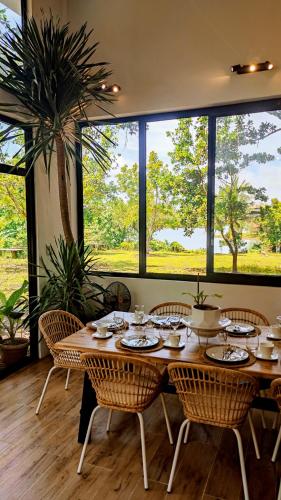 Κήπος έξω από το The Lake House