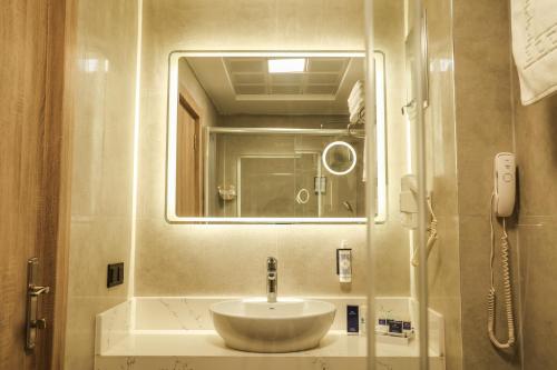 Bilik mandi di Continent Hotel Kahramanmaraş