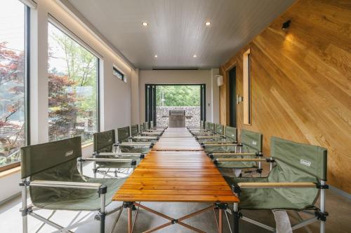 a conference room with a long wooden table and chairs at 青山 loop in Yamanakako