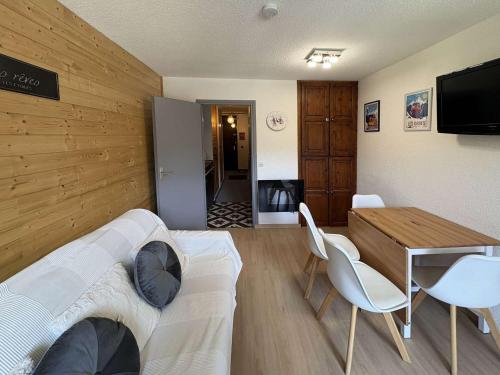 Studio skis aux pieds, 4 pers, centre station, animaux admis - FR-1-322-515