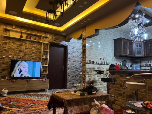 TV/trung tâm giải trí tại A mother's kitchen for her children