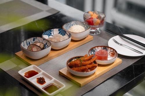 a buffet with bowls of food on a table at Shenzhen Futian Huaqiangbei Pedestrian Street Atour Hotel in Shenzhen
