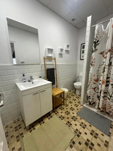 4 - Acogedora habitación junto a Ruzafa con baño privado y aire acondicionado