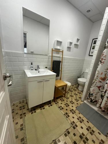 4 - Acogedora habitación junto a Ruzafa con baño privado y aire acondicionado
