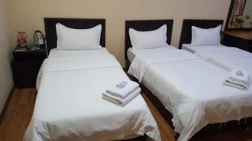 Ένα ή περισσότερα κρεβάτια σε δωμάτιο στο Hayot Hostel