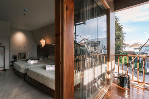 Ένα ή περισσότερα κρεβάτια σε δωμάτιο στο La Hiên boutique stay