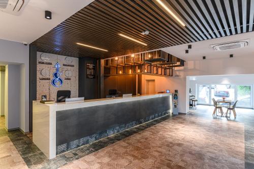 a lobby with a bar and a dining area at Johann Strauss Hotel in Bucharest