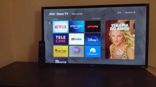 einen Bildschirm mit einem Videospiel darauf in der Unterkunft Seu lar na Praia, Condomínio Vila Gustavo-excelente localização in Caraguatatuba