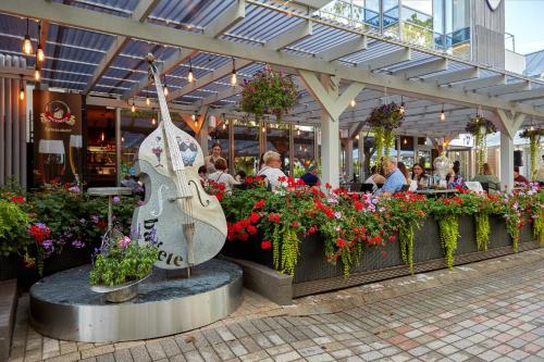 a shopping mall with a guitar in the middle at Lettia Aparthotel in Jūrmala